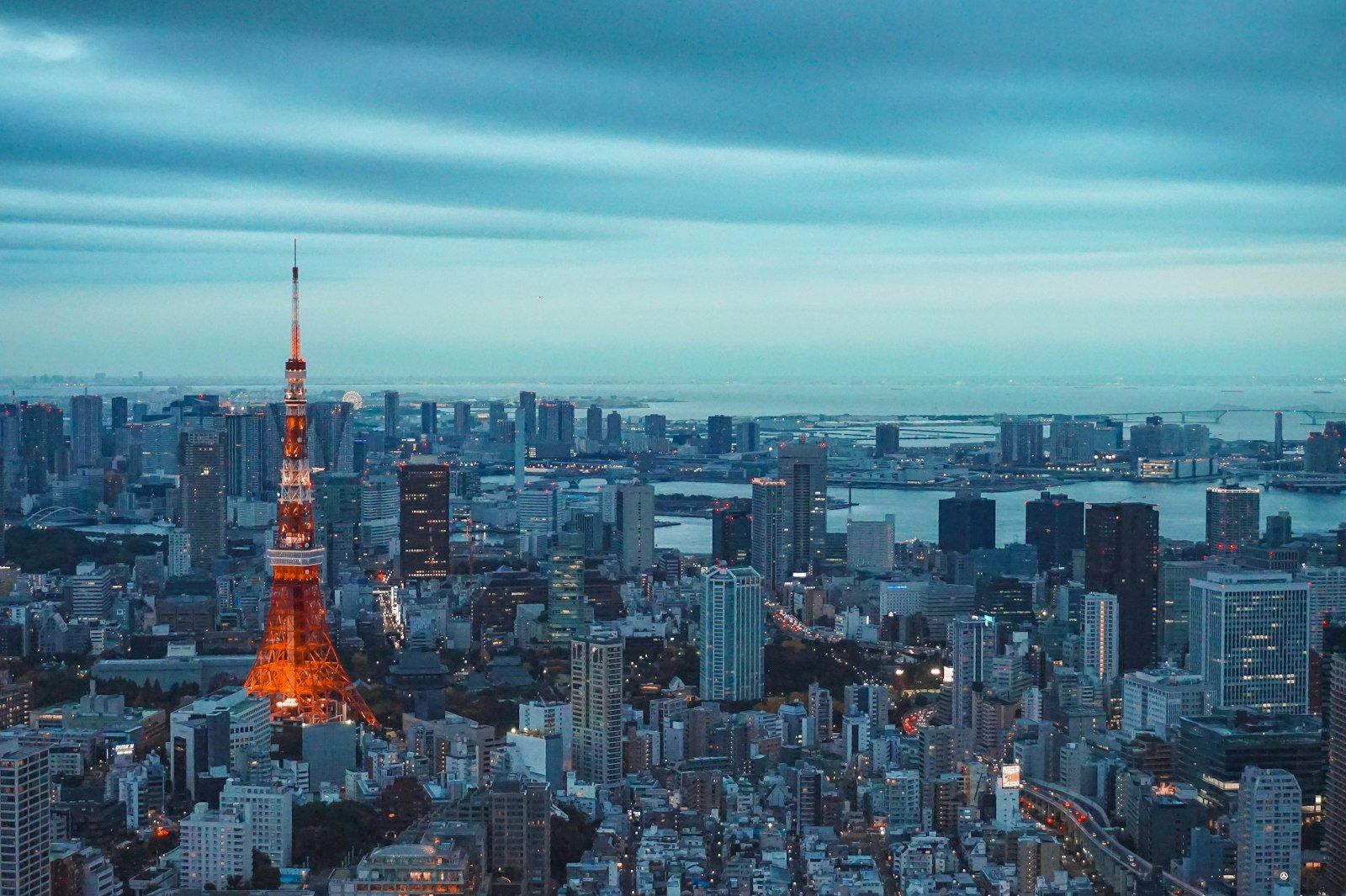 東京タワーと東京の街並み